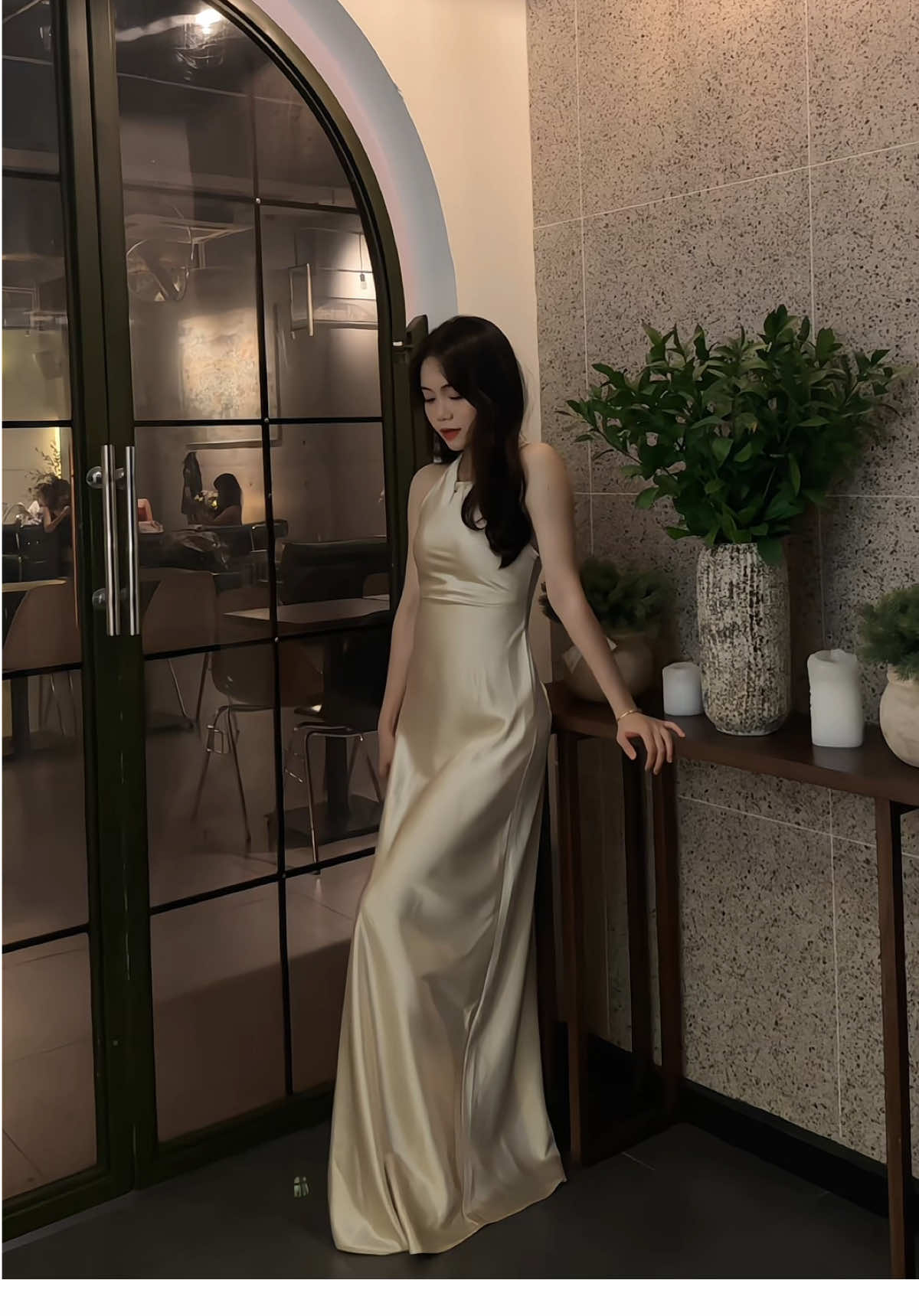 Vây lụa dáng dài màu này xinh cực mng oi #OOTD #outfitoftheday #vaylua #reviewquanao #xuhuongtiktok 