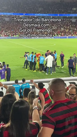 1 “Treinador” equipe do Barcelona não aguentou de emoção. Hehehe #Flamengo faz gol no último minuto  e tira vitória do #Barcelona . ##fy##fyp##Maracanã Não é o beletti. 