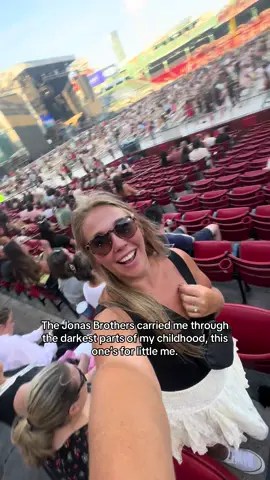 Somehow I got lucky enough to grow up with the Jonas Brothers by my side ♥️ #jonasbrothersconcert #fenway #jonas20 #millennialmoms 