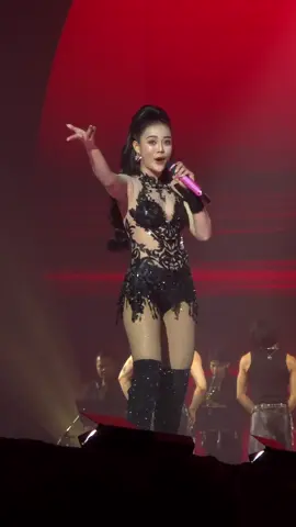 ชอบเพลงนี้มาก นักรบนิรนาม นี่เฝ้าดูใน tiktok ทุกวัน จนมีโอกาสได้มาดูลำไยร้องใน summer sonic วันนี้ เริ่ดมากกกกก เต้นด้วย ร้องด้วย เสียง stable มาก เก่งอ่ะ 🫶🏻🫡 #ลําไยไหหองคํา @ลำไย ไหทองคำ(สุพรรณษา เวชกามา) #summersonicbkk2025