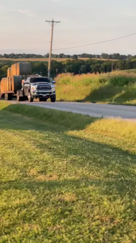 Rollin 😮‍💨#earlywinefarms #tiktok #trucktok #large #farmtok 