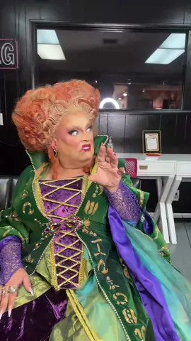 Backrolls?! @World of Wonder @jujubee @sapphiracristal @HokusPokusLive @Landon Cider @Producer Entertainment Group @Alyssa Edwards #hokuspokus #halloween #drag #fypシ #fyp 