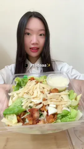 lagi pengen yang sehat-sehat seger 🥗  📍Greenly 🧾 Caesar Schnitzel Salad: 60k #salad #caesarsalad #jajanantiktok #kulinertiktok #mukbang 