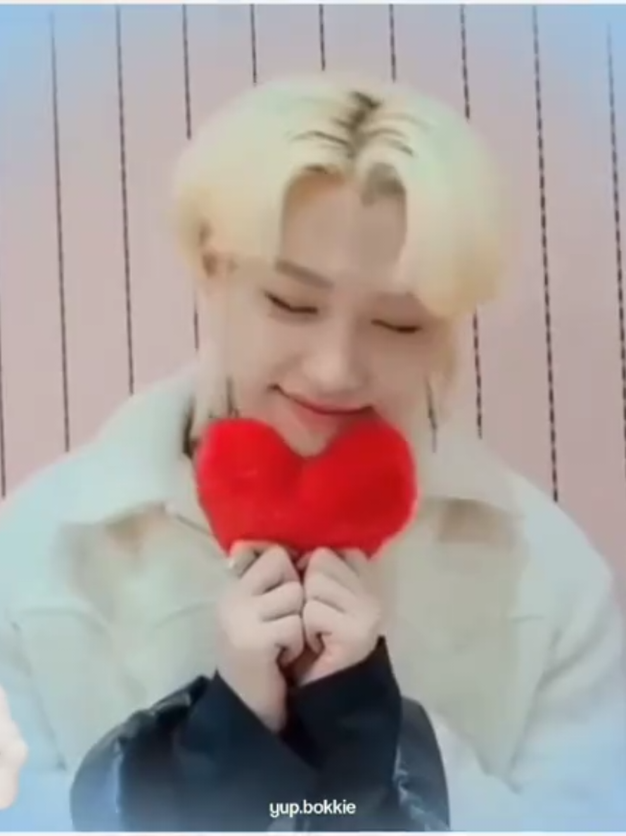 #FELIX ♡ :: his expressions when he ate the sour gummies are SO ADORABLE ☹️ it's so sweet my heart is going to explode :( #StrayKids #felixstraykids #fyp #yupbokkie @Stray Kids @straykids_japan 