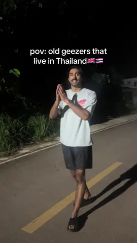 Mr Cartwright deffo lives in Thighland rn #britishhumour #ukcomedy #thailand🇹🇭 #comedy 