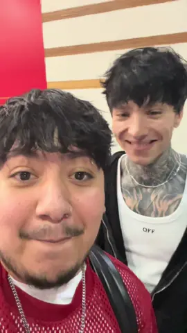 Me encontré a mi gemelo @Cry  nos parecemos mucho