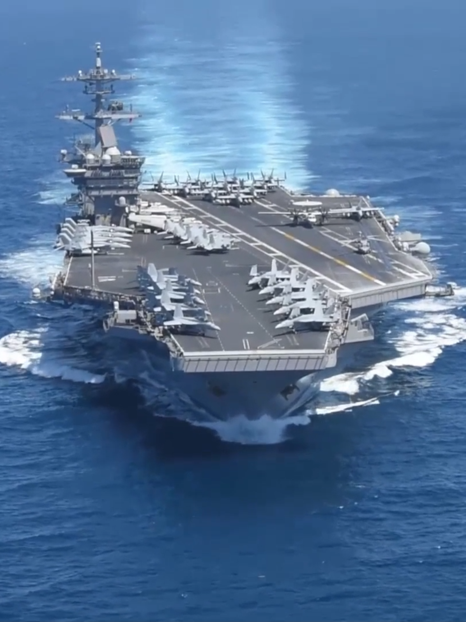 The U.S. Navy's Nimitz-class nuclear-powered aircraft carrier USS Theodore Roosevelt (CVN 71) sails across the Pacific Ocean at full speed.