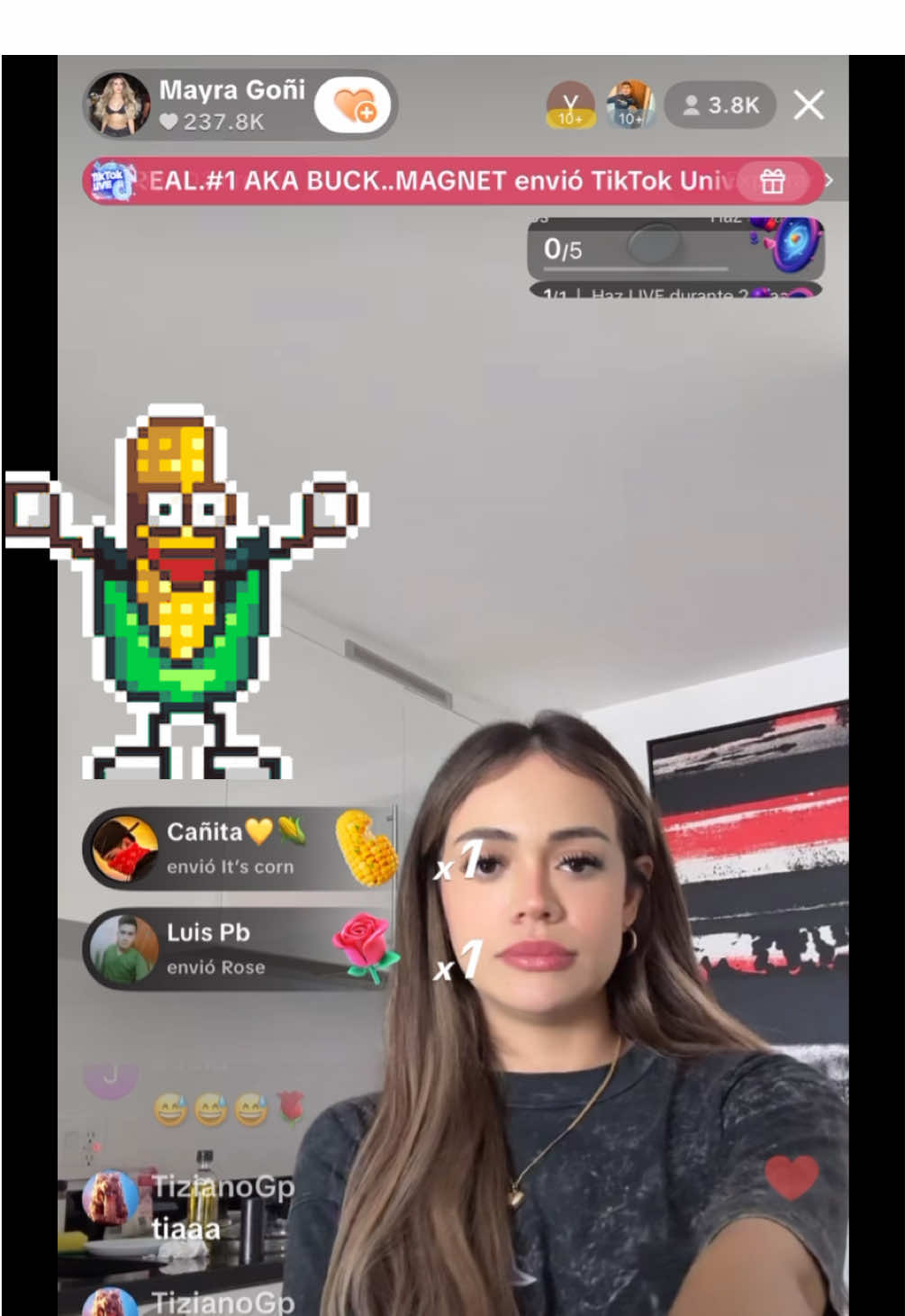 @Cañita💛🌽 LE LANZA MAICITO A @Mayra Goñi en pleno en LIVE!!! El campeón sigue on fire!!! #cañita #mayra #maiz #boca #labios 
