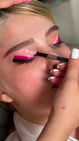 The country mentioned most in the comments will be visited soon 😍 Leave me your country in the comments  ✨ Makeup Tutorial | Tutoriaux Maquillage | Tutorial de Maquillaje | Schmink-Tutorial ✨ English: Learn step by step how to create a stunning makeup look with simple techniques and professional tips. Français: Apprenez étape par étape à réaliser un maquillage éclatant grâce à des techniques simples et des astuces professionnelles. Español: Aprende paso a paso a crear un maquillaje espectacular con técnicas sencillas y consejos profesionales. Deutsch: Lerne Schritt für Schritt, wie du mit einfachen Techniken und professionellen Tipps ein atemberaubendes Make-up kreierst. Hashtags: #MakeupTutorial #BeautyTips #GlamLook #MakeupLover #MakeupIdeas