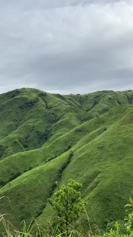 What a weekend! On my 3rd hiked, I conquered Mt. Kapigpiglatan in Narciso, Zambales at 678 MASL.  Akalain niyo ‘yon daw ‘to pero hindi na ako makalakad after hahahahahahaha