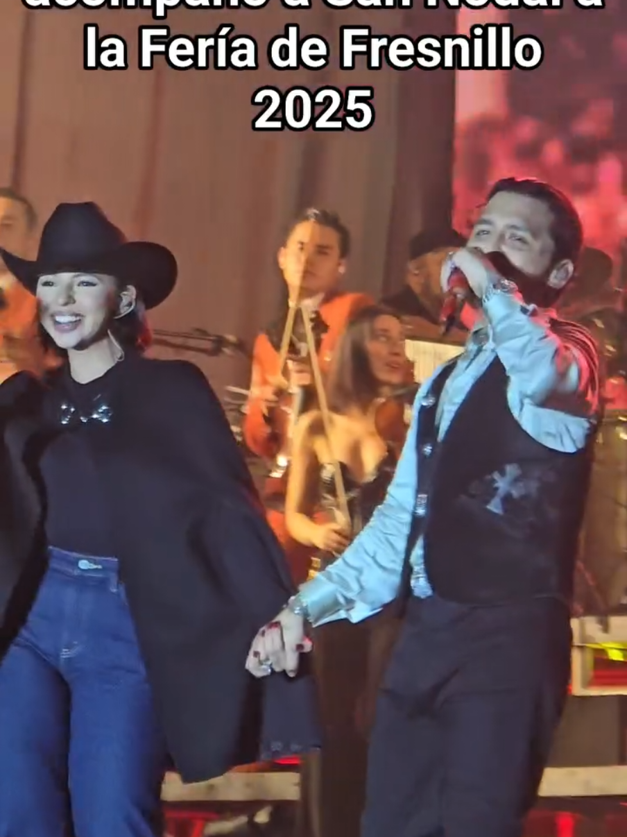 Chistian Nodal si vino con Ángala Águilar a la Feria de Fresnillo 2025, cantan su canción 