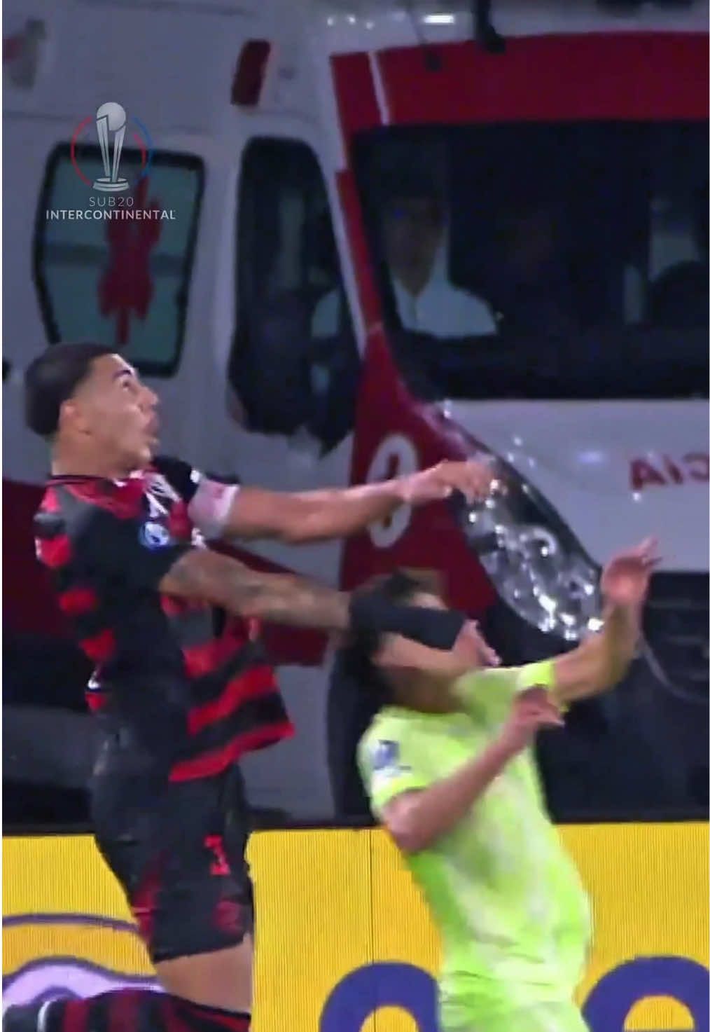 O futuro repetindo o passado. Final de jogo. Bola na área. Gol de um camisa 3! Os #GarotosDoNinho SÃO BICAMPEÕES DO MUNDO! 🏆🏆 📹: Reprodução e Libertadores 🎙️: @Emerson Santos #vids