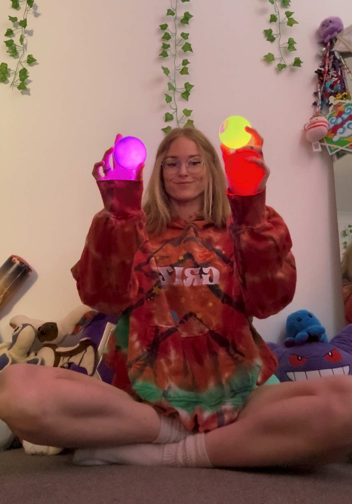 juggling 🤹🏻‍♀️ getting more comfy #flow #juggling #flowarts #flowartist 