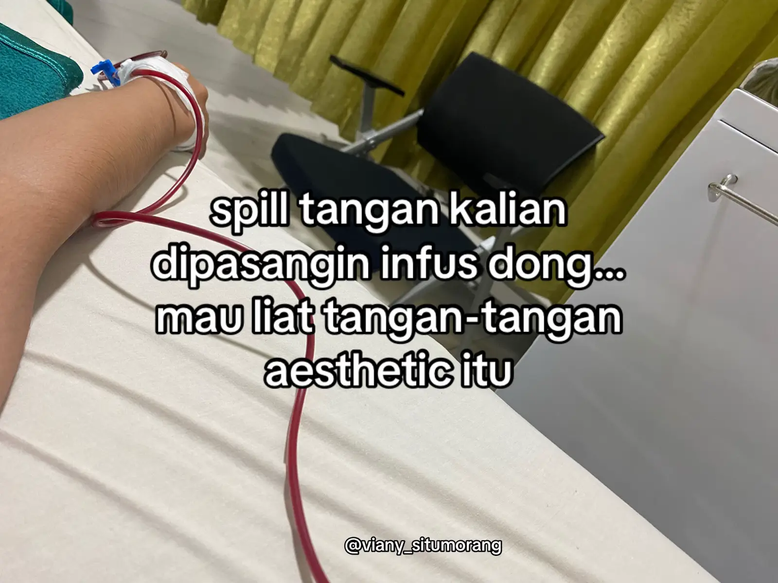 dan ketika itu terjadi, dalam tahun yang sama 2 kali harus rawat inap di RS . Rawat inap pertama karna kena DBD dan next harus rawat lagi karna asam lambung🥲 demi apapun itu sangat tidak enak karna harus bisa nahan sakitnya dimasukin antibiotik dll nya via selang Infus😭😭 please gaes apalagi kondisi anak rantau yang jauh dari jangkauan orang tua… be smart  Pinter2 jaga kesehatan 💋💋 #fyp #f#fypシ゚viral🖤tiktok #anakkost#batam #fyppppppppppppppppppppppp 