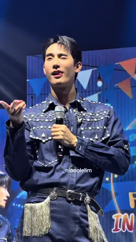 Coolest pose !!! 🦊🦊🦊 @fforcejs  #perfect10linersfminmanila #forcebook #fforce_ 