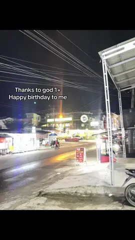 Alhamdulillah this is my birthday, Terimakasih karena masih tetap bertahan sampai hari ini bahkan setelah perjalanan yang sangat panjang dan melelahkan itu, yang di tahun-tahun sebelumnya kerapkali dipatahkan dan dihancurkan dari berbagai sisi. Terimakasih telah bertahan bahkan setelah berjuta kata menyerah yang terlontarkan setiap harinya, Terimakasih juga untuk segala luka yang mendewasakan, untuk keluarga yang saat ini telah ada mensupport, dan menjadi tempat untuk pulang disaat lelah dengan berbagai hal di luar sana. Makasih juga untuk teman-teman yang telah menjadi pelampiasan dan pelarian atas berbagai macam masalah. Sangat merasa terberkati karena dikelilingi oleh orang-orang baik seperti mereka. Semoga di tahun ini dan di tahun-tahun berikutnya semua resolusi, semua doa dan harapan bisa diwujudkan satu persatu. Dengan support keluarga yang ada saat ini, dengan support semua orang yang masih bertahan sampai saat ini menjadi semangat untuk mewujudkan semuanya. #happybriday#25agustus#4u 