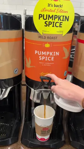 It's pumpkin time 🎃  @Wawa #wawacoffee #pumpkincoffee #rikkikay #fallgirl 