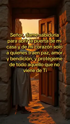 Señor, dame sabiduría para abrir la puerta de mi casa y de mi corazón solo a quienes traen paz, amor y bendición, y protégeme de todo aquello que no viene de Ti #luzfamiliar #oracionfamiliar #casa #sabiduria #protegeme 