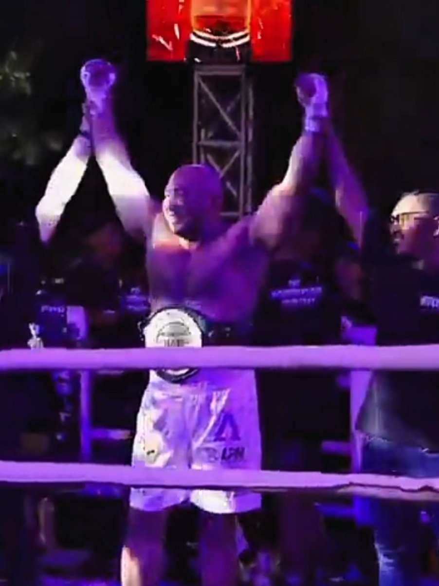 Detik Detik kemenangan PAKDE GADJAH (BIG DADDY) vs BRAM (THE KILLER) dalam laga NO DRAMA REBORN 🔥🥊@Big Daddy  - - Dari perntandingan ini melalui Pakde Gajah kita belajar, bahwa setiap kemenangan butuh kerja keras, dan ada doa restu orangtua,mertua, cinta dari keluarga tercinta, semangat dari saudara, serta kehadiran para kerabat. Semua itulah yang membuat kemenangan ini sangat berarti.  #nodrama #fypシ #fyptiktok #pemudabalibersatu #viralvideos 