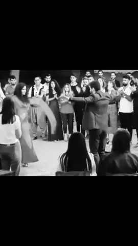 حاولنا نسيانك 😓😓 #مسلسلات_تركية #akinakinozu #foryou #ebruşahin #hercai 