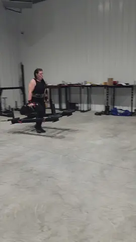 What if you can carry 1.5x your body weight?? Asking for a friend 💪🏻 #strongman #carries #athlete #strongmom #womenwholift 