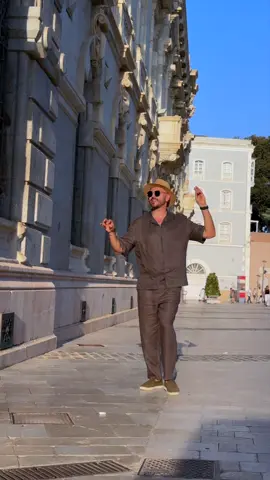 Street sun, soft jazz, ‘Summertime.’ Stay a moment