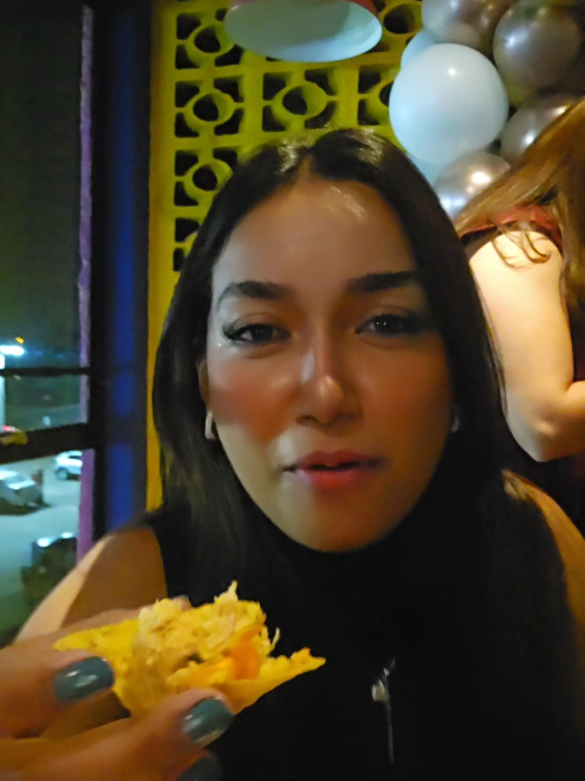 leticia provando a comida🤣