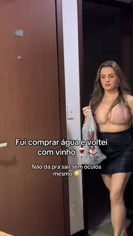 Nem uso óculos kkk #vinho #viral #humor 