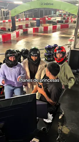 La parte que van a los Karts con sus amigas no recomiendo saltárselas 🤣🤣🤣🤣 las risas no faltan 💨 #fyp #karts #kartsgirls #amigas #planes 