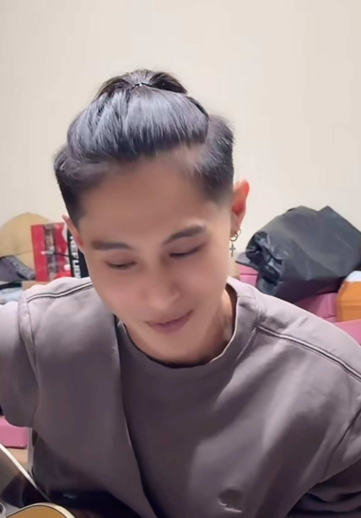 #djpanda  Pas lewat Live Nak Lanang Kediri sebelum jam istirahat (mode main gitar dulu 🐼) 