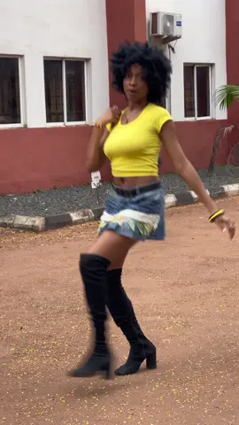Wickedest whine🙂‍↔️ Dc: @_littlelilian #y2k #foryoupage #doublecee3 #Goviral #tiktoknigeria🇳🇬 