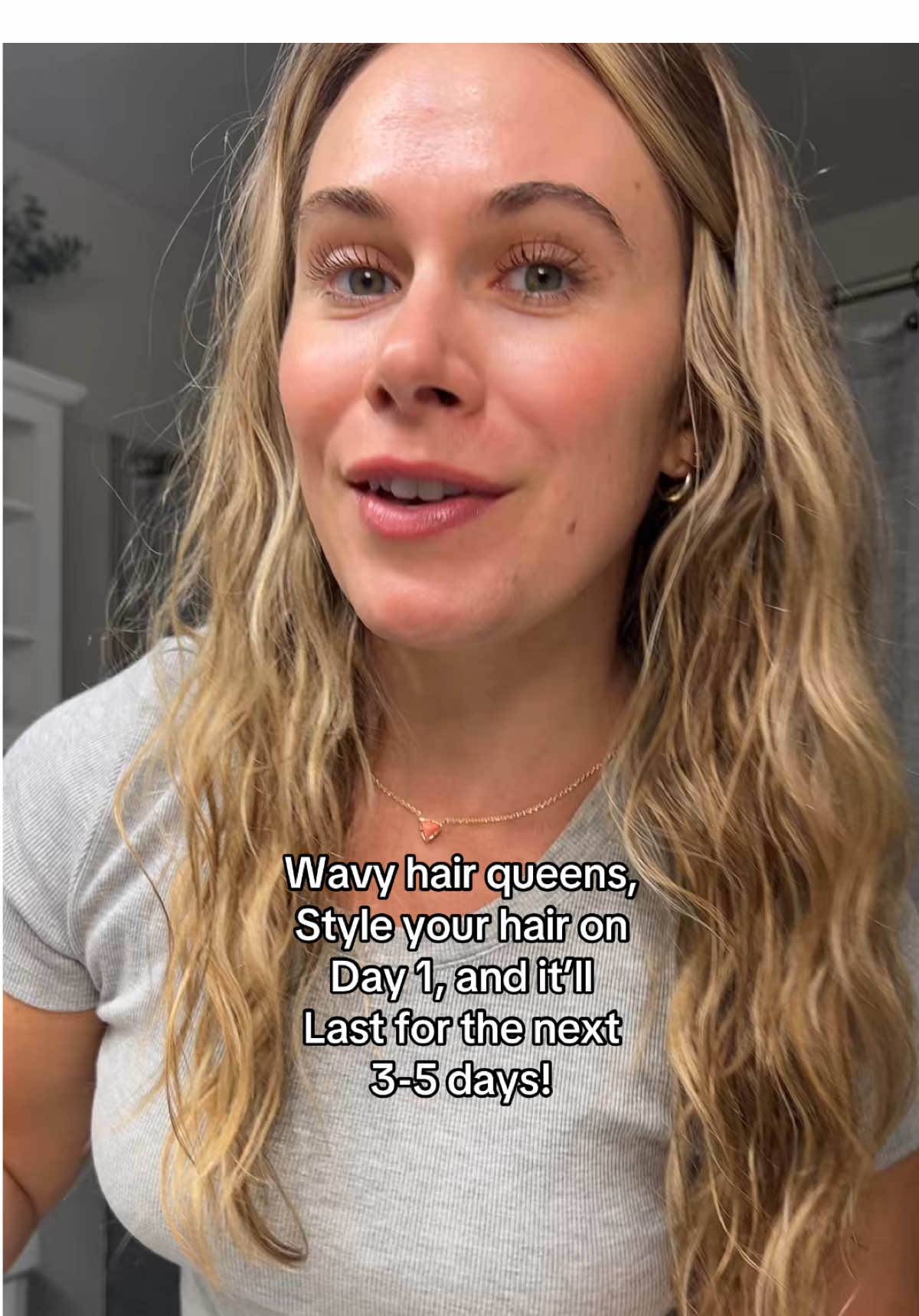 Water is your BFF for a refresh 🤘🏼 #wavyhair #wavyhairroutine #wavyhairtips #wavyhairtutorial #wavyhairforbeginners 