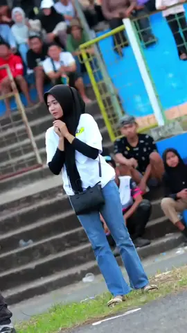 bucin yang di kehendaki para pembalap 🤣 #sirkuitbalipatkalsel #fypシ  #masuk #beranda #tiktok @cicidelova32_ @ekotolle39_ 