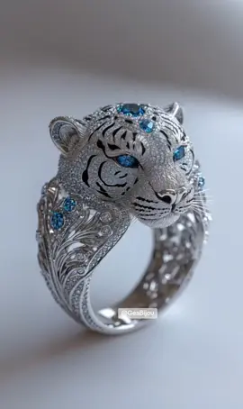 Magic all around us to see #art #tiger #jewelry #diamond #animals 