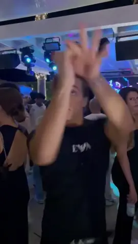 È tornata la mossa 😎 #pov #disco #estate #funnytiktok 