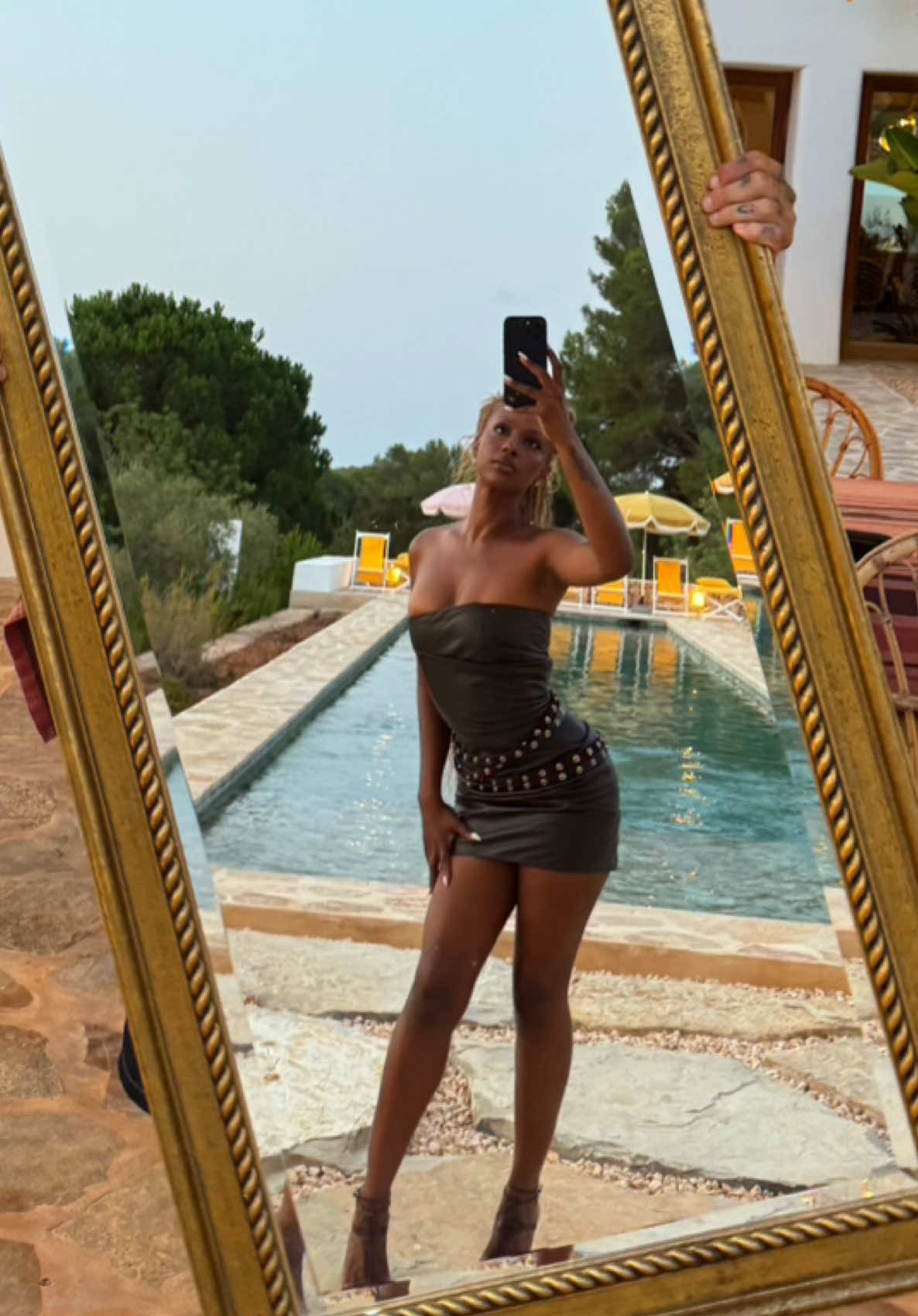 ITS MY BIRTHDAY B*TCHESSSS! 