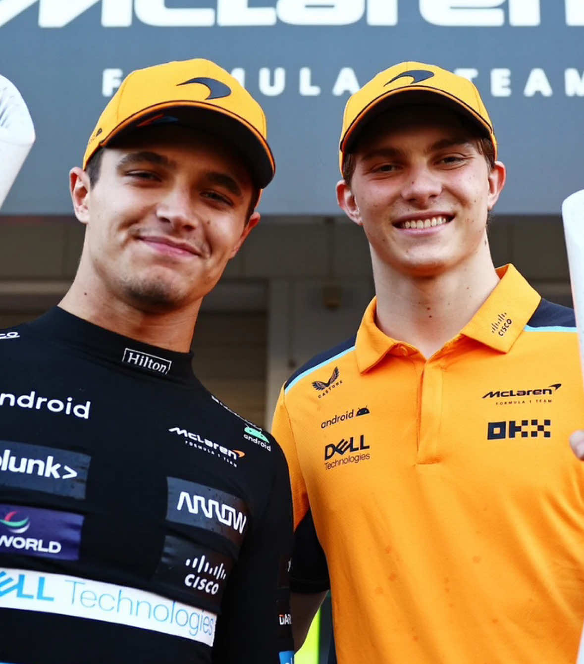 🏎️🔥 Se acabaron las vacaciones! Vuelve la F1 con las 10 últimas carreras del campeonato 🏁 Aquí tienes la recta final de 2025, circuito por circuito 📅 🇳🇱 Zandvoort – 29-31 agosto 🇮🇹 Monza – 5-7 septiembre 🇦🇿 Bakú – 19-21 septiembre 🇸🇬 Singapur – 3-5 octubre 🇺🇸 Austin – 17-19 octubre 🇲🇽 México – 24-26 octubre 🇧🇷 Brasil – 7-9 noviembre 🇺🇸 Las Vegas – 20-22 noviembre 🇶🇦 Qatar – 28-30 noviembre 🇦🇪 Abu Dhabi – 5-7 diciembre 👉🏼¿Quién piensas que acabará llevándose el mundial? 👇🏼 #formula1 #landonorris #oscarpiastri #mclaren #viralvideos 