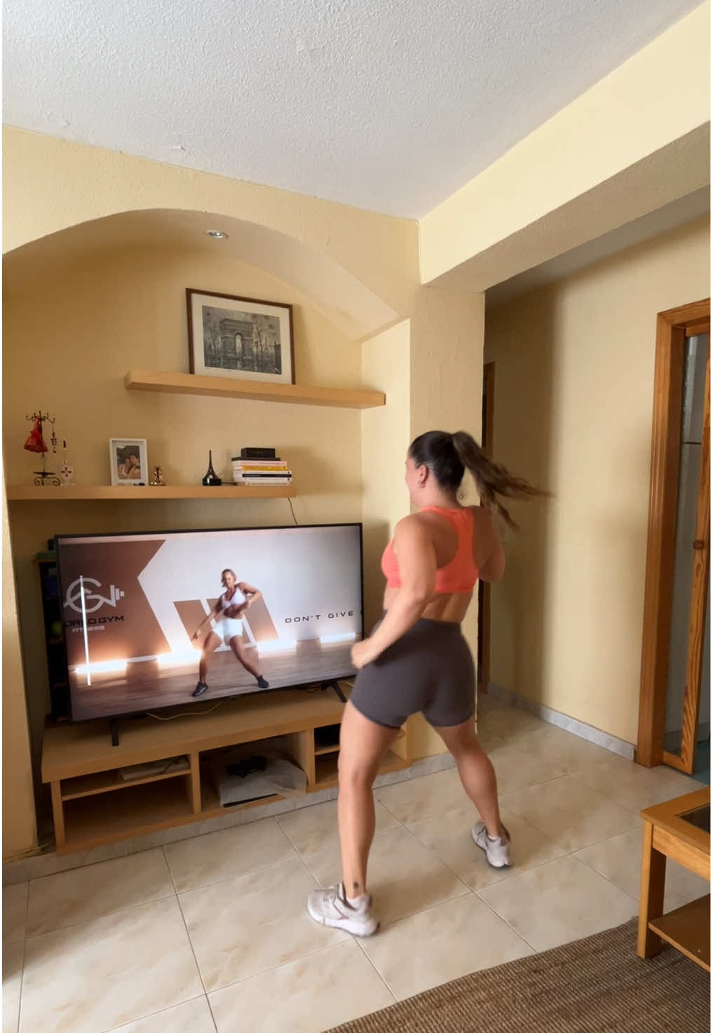 Solo unos minutos de tu día mientras quemas calorías y terminas feliz #cardioworkout #cardioencasa #tarasbody #viral #MotivaciónReal 