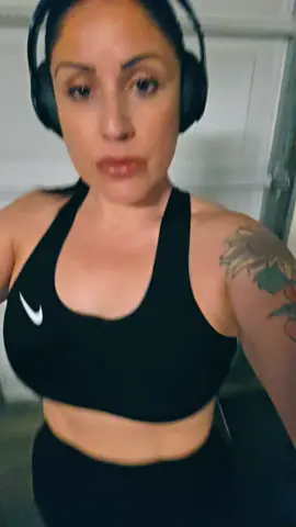 Fitness check ✔️ #over40fitness #fitcheck #over40mom #workout #garagegym 