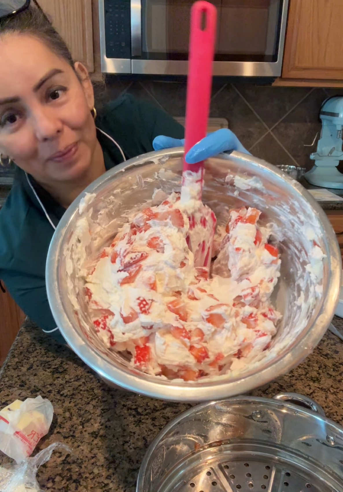Relleno de fresas con crema#aidevlogs #vlogs #reposteraemprendedora #pasteleria 