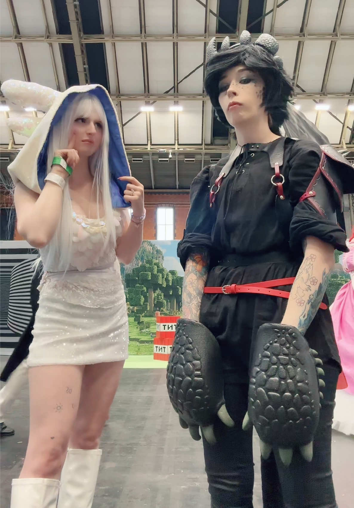POV: when the Lightfury first met Toothless ft @dearestashlyn @Andy @p4perback @taylorxhx #howtotrainyourdragon #toothless #lightfury #httyd 