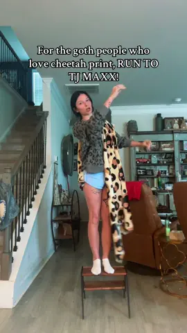 RUN TO TJMAXX! #aspyne #halloween #cheetahprint #blanket #gothgirl 