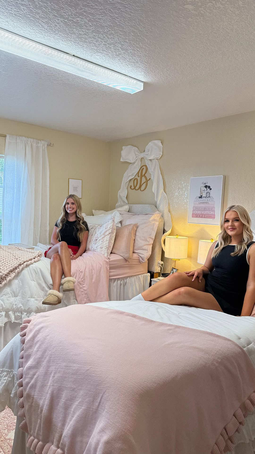 This crew of girl bosses met us as we arrived at @Southeastern University, and, just like with our girl Gracie at Belmont U, took everything to the room. I’ve talked with so many parents, and this has been such a huge blessing for all of us. I wish every university did this. Many of you have said you’ve had this experience. Head to the comments and give a shoutout to the university if they blessed you in this way! @bella 
