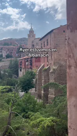 Vete de vacaciones con @AlohaCamp España y visita uno de los pueblos más bonitos de Aragón #cazachollosprofesional #alohacamp 
