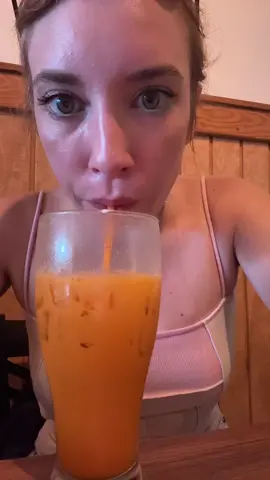 Chat, am I crazy? #thaiicedtea #tampa #crazygirl 
