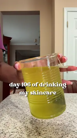 plain green tea is my top skincare drink. i drink one glass every single morning  🍵 #drinktok #teatok #skincare 