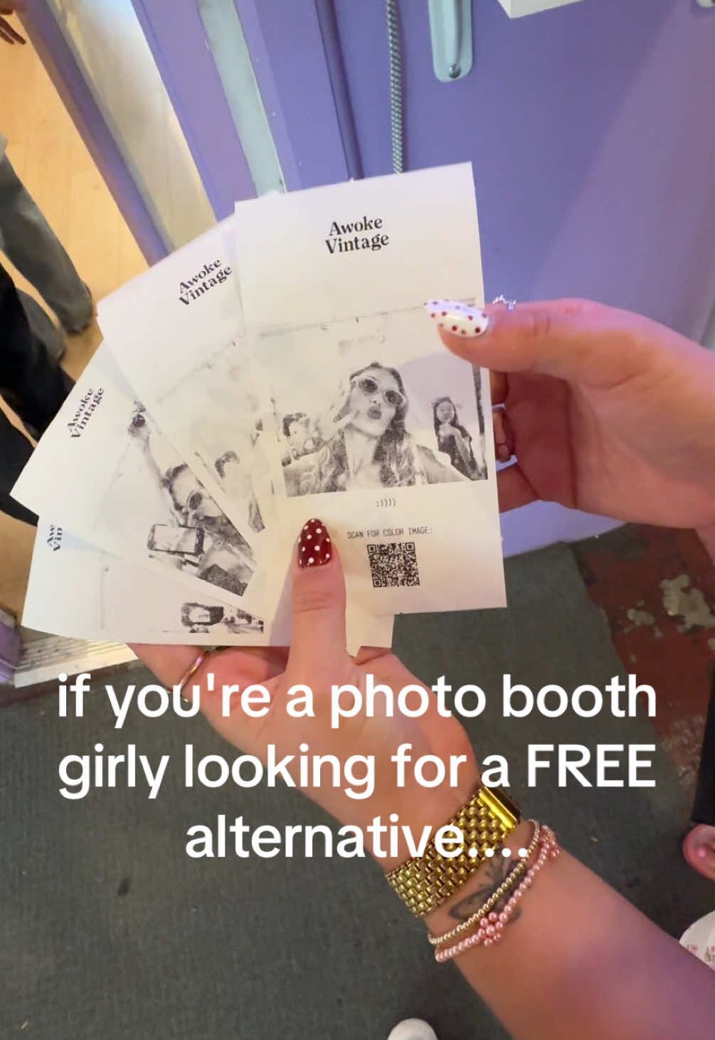wait this is literally the best hack I wanted to take 100 #photobooth #freeactivitiesnyc #awokevintagebrooklyn #minimall #vintageshopping 