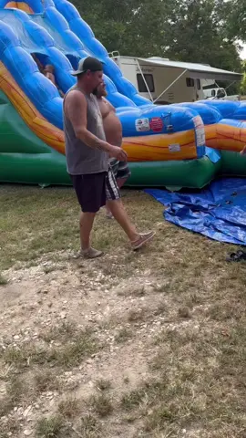 Dad at the top of the slide “get these kids out the way, imma show you how a big boy go down the slide”🤣  #fyp #waterslide #FamilyFun @Trav918 @Haley icy 