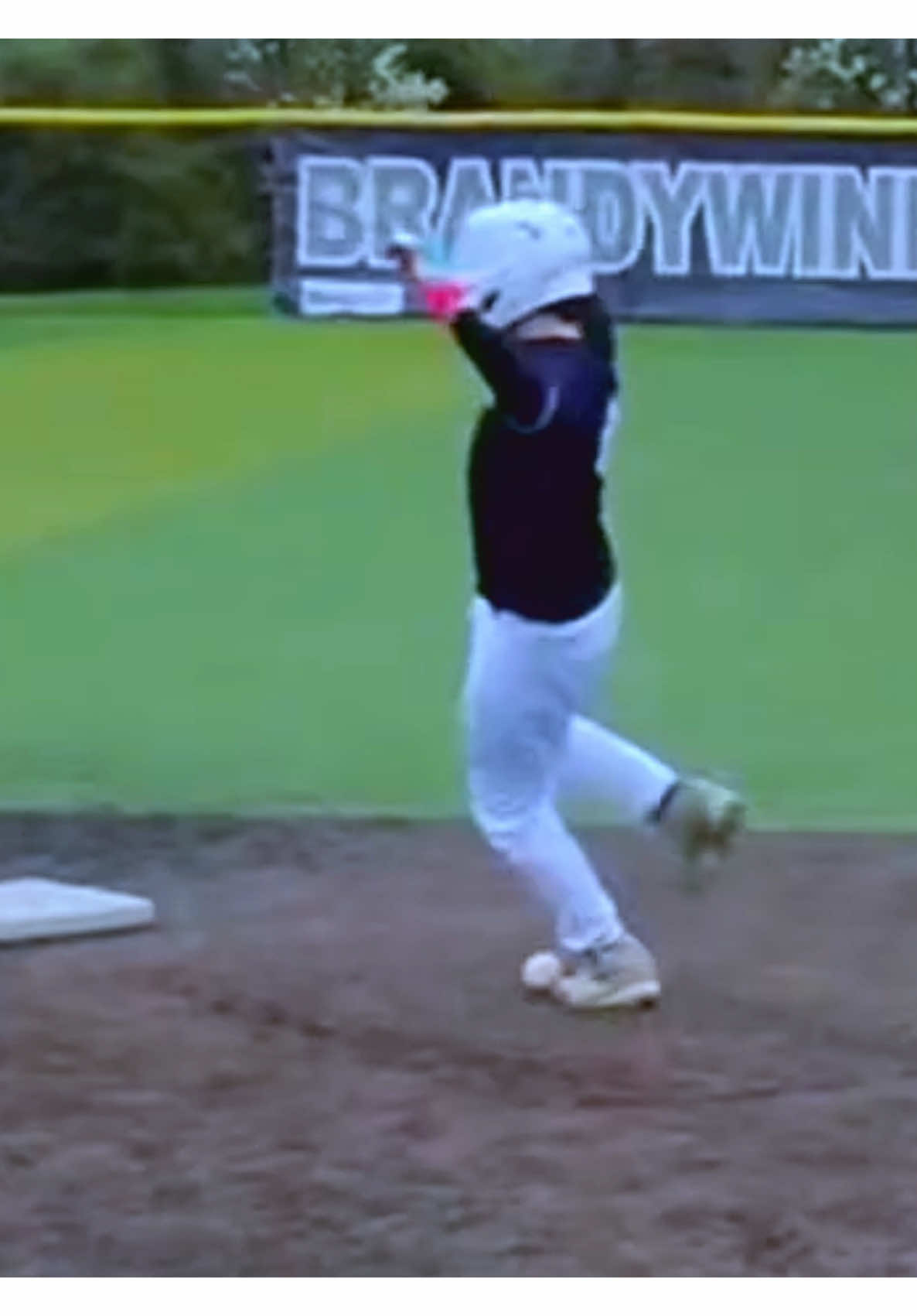 Should This Runner Be Out… What’s Your Call? 👀🤷🏻‍♂️ #baseball #umpire 