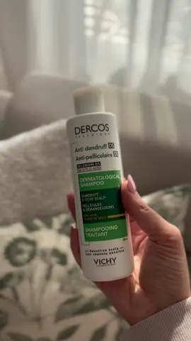 Mon chouchou et surtout mon sauveur ce produit !  en partenariat avec Vichy Laboratoires @Vichy Laboratoires  #vichyhaircare #mevsdandruff #psoriasis #pelliculescheveux #cheveux 